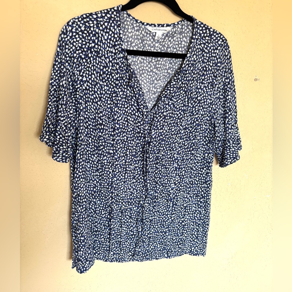 💖Croft & Barrow Navy and White Blouse shirt v neckline flowy size L💖